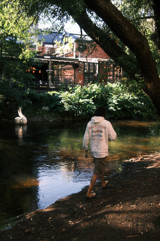 HOODIE: AKERSELVA FISKEFORENING [BRODERT LOGO, IKONISK TRYKK BAK]